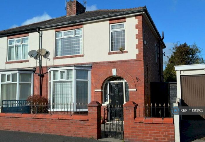 3 Bedroom Semi-Detached House To Rent In Roman Road, Oldham, OL8