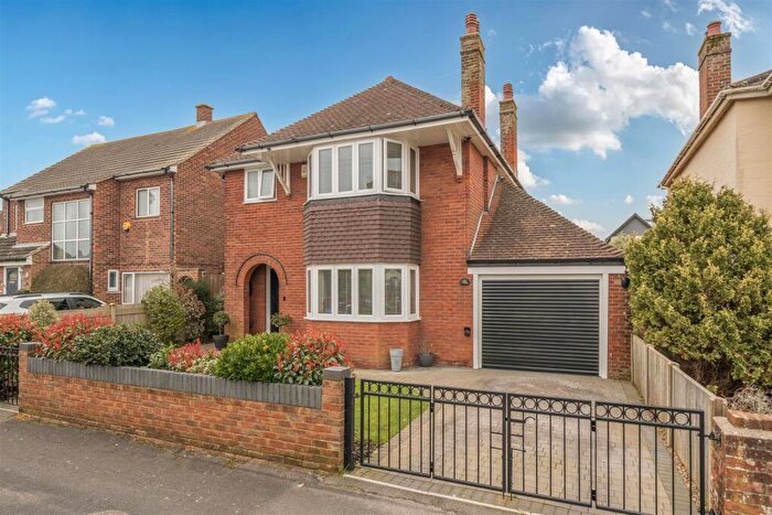 4 Bedroom Detached House For Sale In Montserrat Road, Lee-On-The-Solent, PO13