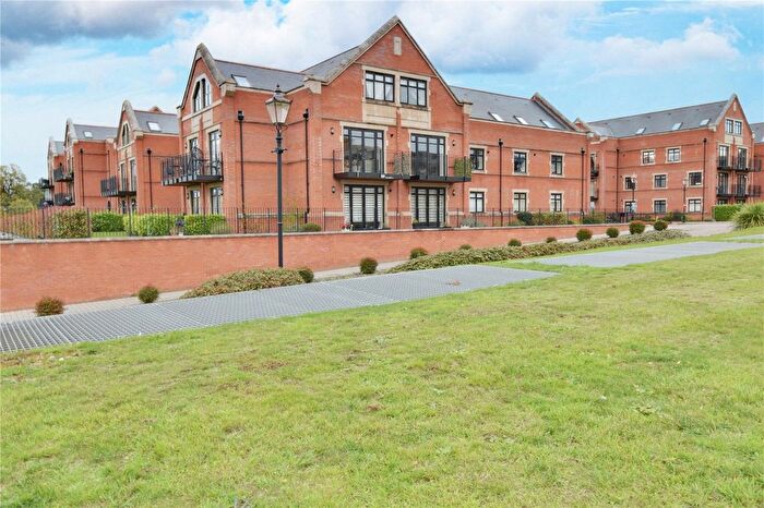 2 Bedroom Flat For Sale In Admiral House, Marlborough Drive, Royal Connaught Park, Bushey, Hertfordshire, WD23