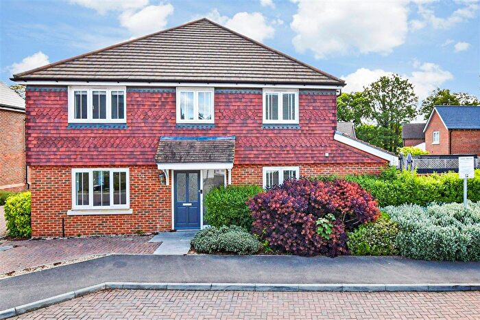 3 Bedroom Semi Detached House For Sale In Alans Gardens, Yalding, Maidstone, Kent, ME18