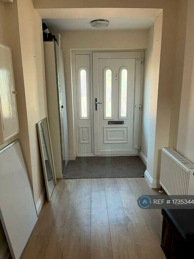 3 Bedroom Semi-Detached House To Rent In Churchill Road, Slough, SL3