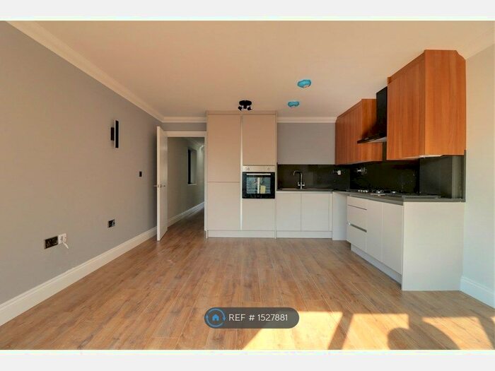 1 Bedroom Flat To Rent In Dsd House, Romford, RM6