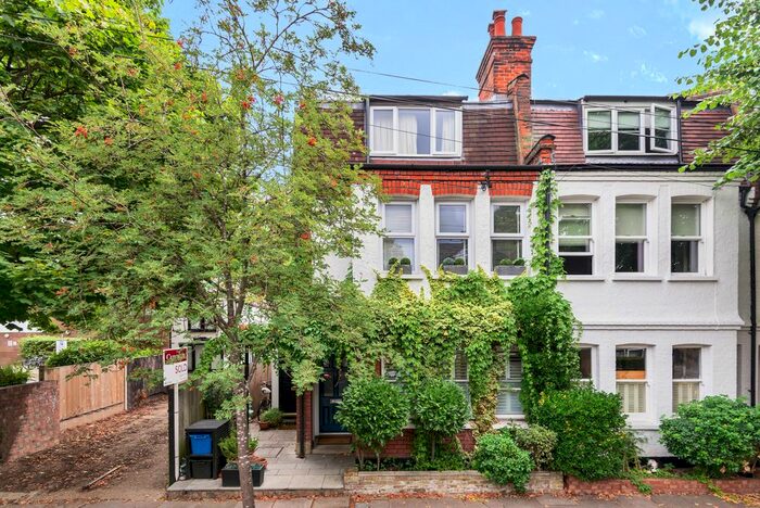 1 Bedroom Maisonette To Rent In Vicarage Road, Teddington, TW11