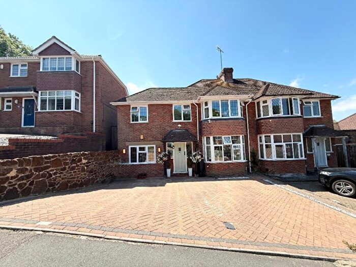 3 Bedroom Semi Detached House For Sale In Knoll Rise, Luton, LU2