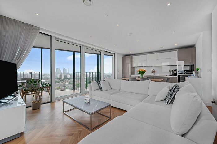 3 Bedroom Flat To Rent In Southwark Bridge Road, Borough, SE1