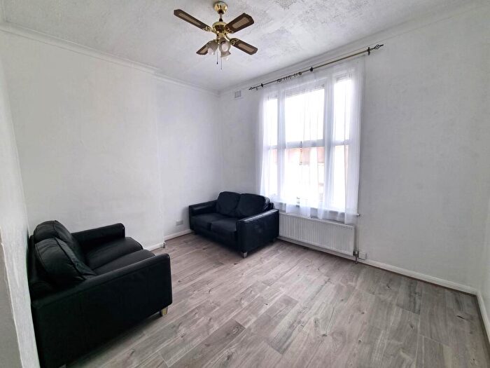 1 Bedroom Apartment To Rent In Windmill Road, London, CR0