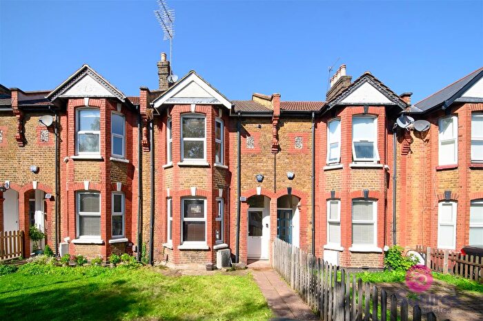 4 Bedroom Terraced House To Rent In Squires Lane, Finchley, N3