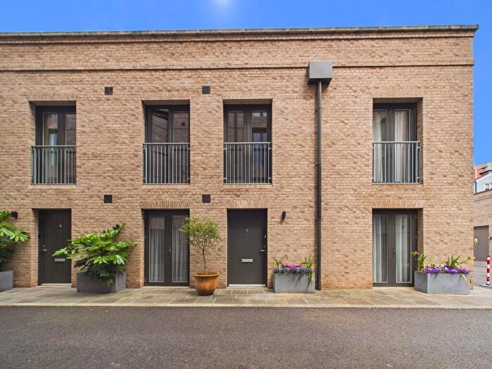 3 Bedroom Terraced House To Rent In Gingell House, French Yard, Bristol, BS1