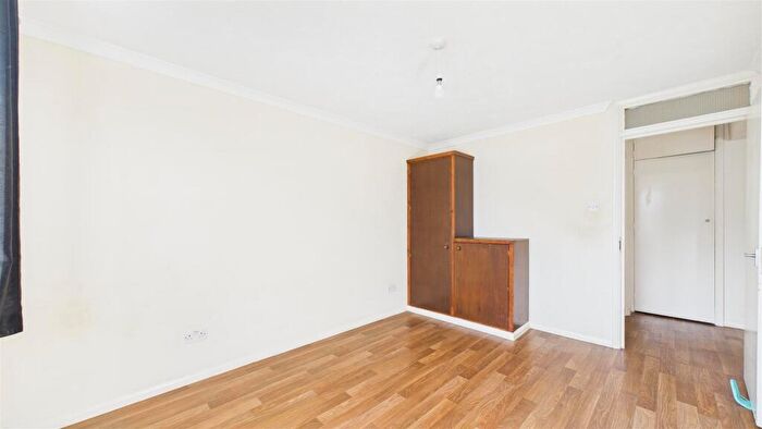 2 Bedroom Flat For Sale In Addison Road, Enfield, EN3