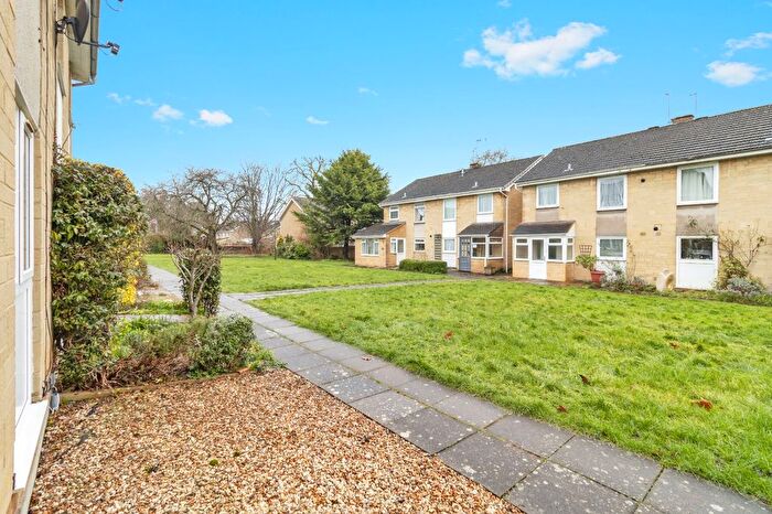 3 Bedroom Terraced House To Rent In Hakeburn Road, Cirencester, Gloucestershire, GL7