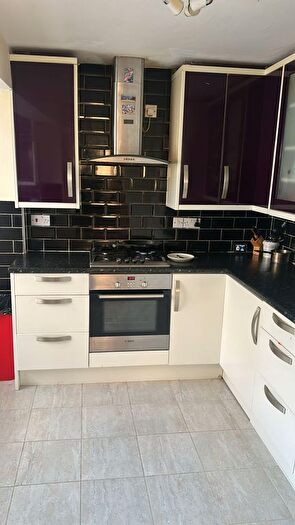 3 Bedroom Semi Detached House To Rent In Roman Road, London, E6