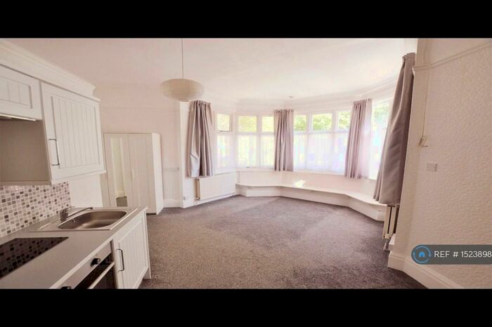 1 Bedroom Flat To Rent In Queens Park Gardens, Bournemouth, BH8