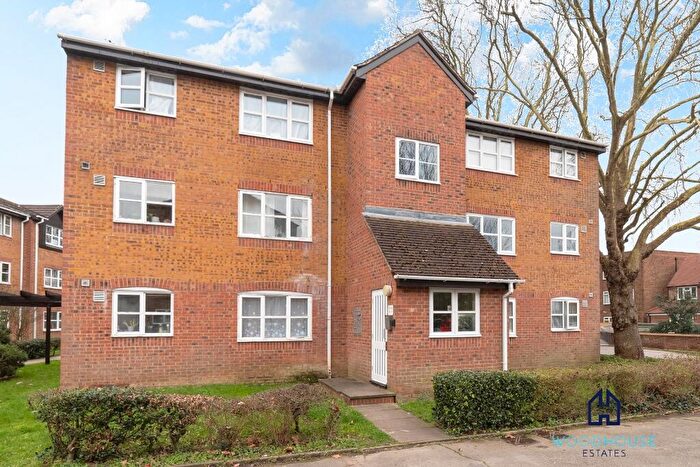 1 Bedroom Flat For Sale In Stevenson Close, Barnet, North London, EN5
