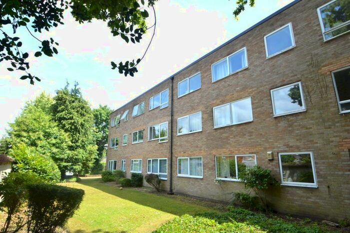 1 Bedroom Apartment To Rent In Pine Grove, Weybridge, KT13