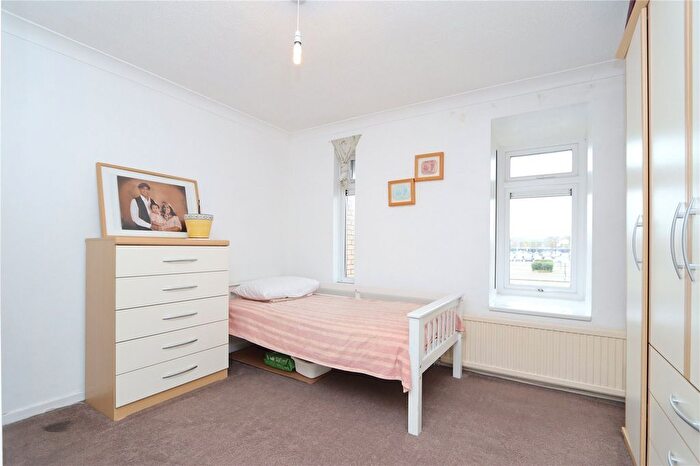 2 Bedroom Flat For Sale In North Eleventh Street, Central Milton Keynes, Milton Keynes, Bucks, MK9