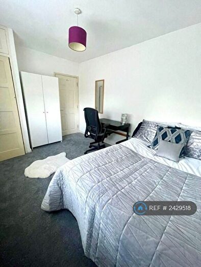 6 Bedroom Terraced House To Rent In Cedar Way, Guildford, GU1