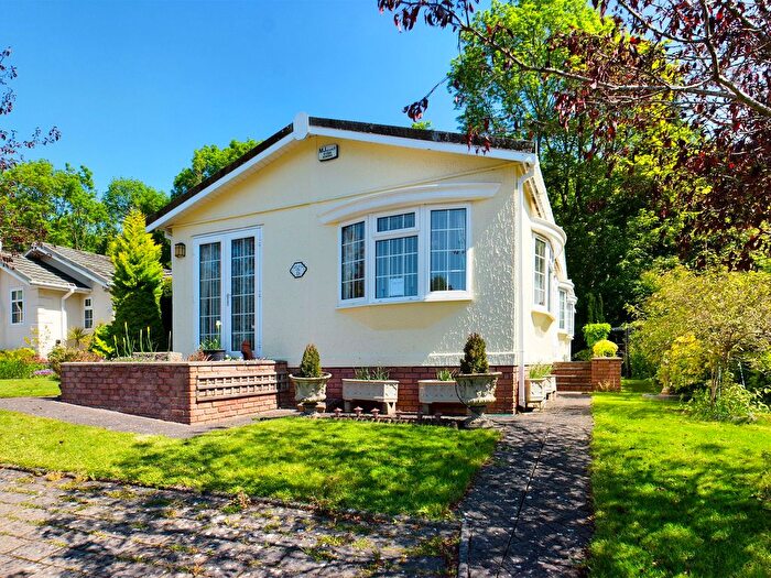 2 Bedroom Mobile/park Home For Sale In Clanna, Alvington, GL15