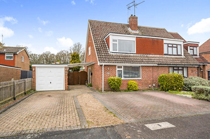 3 Bedroom Semi Detached House For Sale In The Spinney, Yateley, Hampshire, GU46