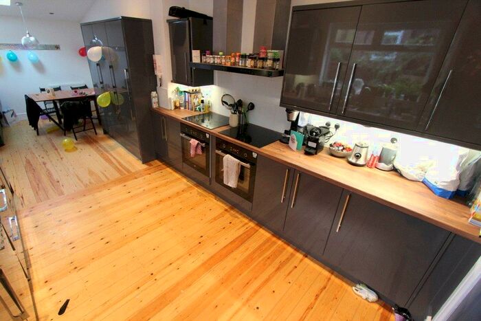 9 Bedroom House To Rent In Lombard Grove, Manchester, Greater Manchester, M14