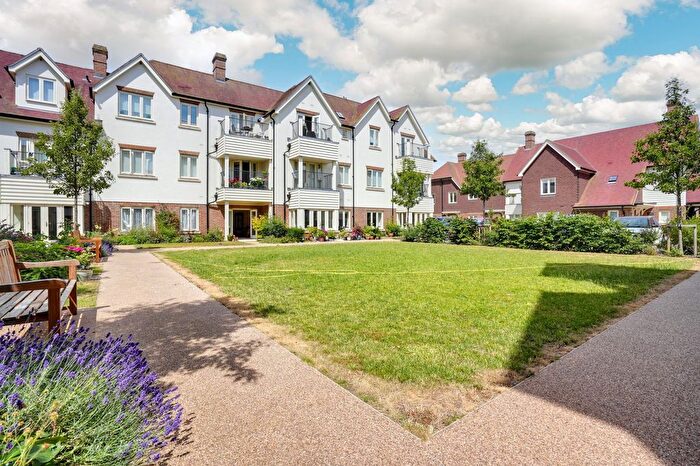 2 Bedroom Flat For Sale In Kings Square, Leeds, ME17