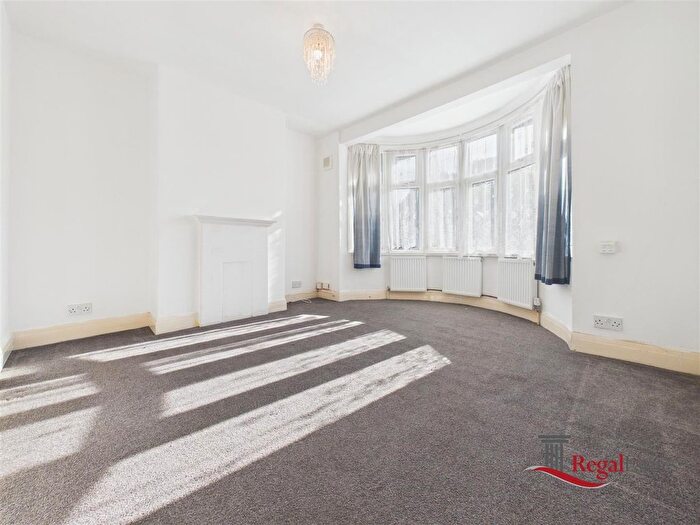 2 Bedroom Flat To Rent In Braemar Avenue, London, NW10
