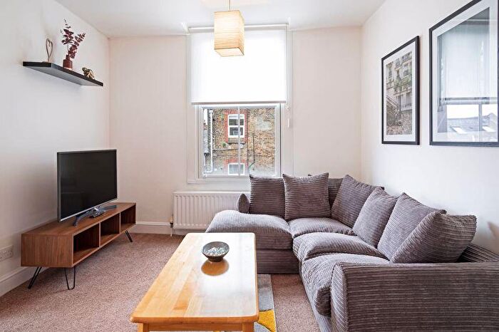 2 Bedroom Flat To Rent In Balham Hill, London, SW12