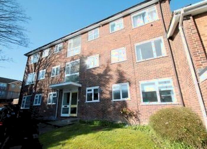 2 Bedroom Flat To Rent In Winfield Close, Sydenham, SE26