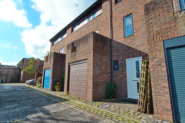 2 Bedroom Town House To Rent In West End, Kingsdown, BS2