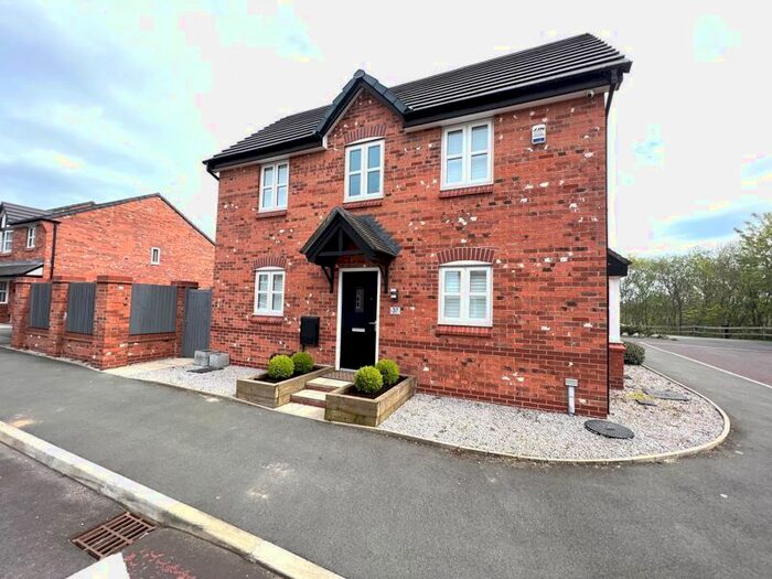 3 Bedroom Semi-Detached House To Rent In Virginia Drive, Pendlebury, Swinton, Manchester, M27