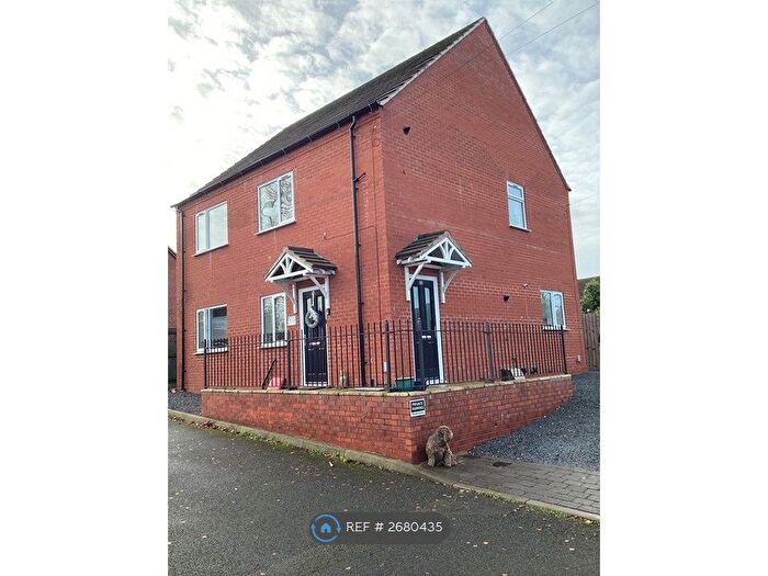 2 Bedroom Flat To Rent In Rose Close, Droitwich, WR9