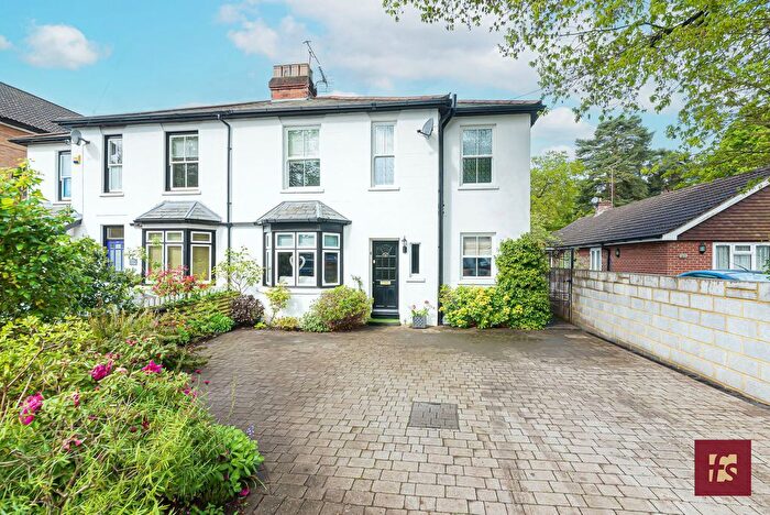 3 Bedroom Semi-detached House For Sale In New Wokingham Road, Crowthorne, RG45