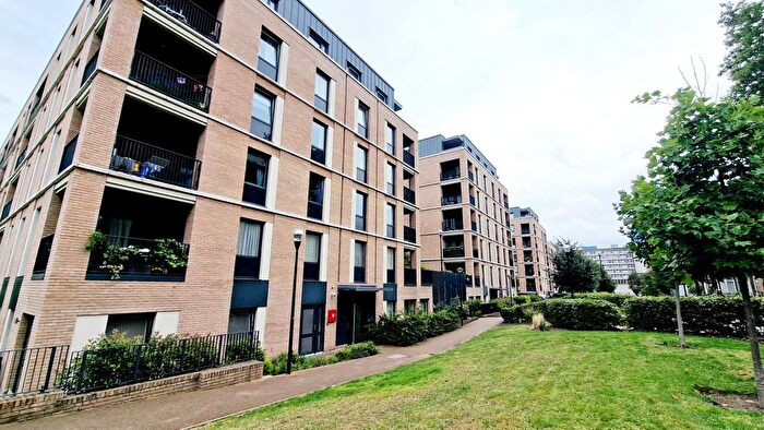 1 Bedroom Flat For Sale In Denman Avenue, Southall, UB2