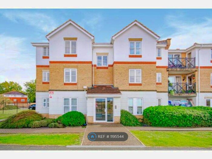 2 Bedroom Flat To Rent In Princess Alice Way, London, SE28