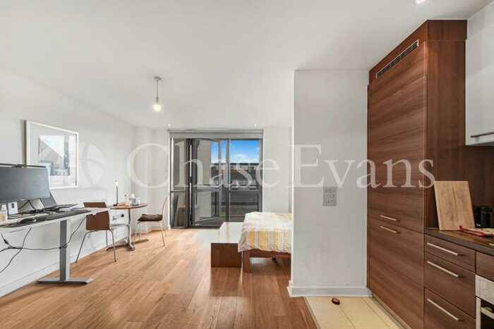 Flat For Sale In Forge Square, Isle Of Dogs, London, E14