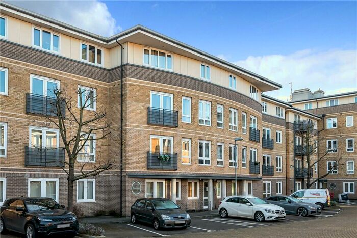 1 Bedroom Apartment To Rent In Crowngate House, Hereford Road, London, E3