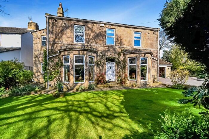 4 Bedroom Detached House For Sale In Brookhouse Gardens, Apperley Bridge, BD10