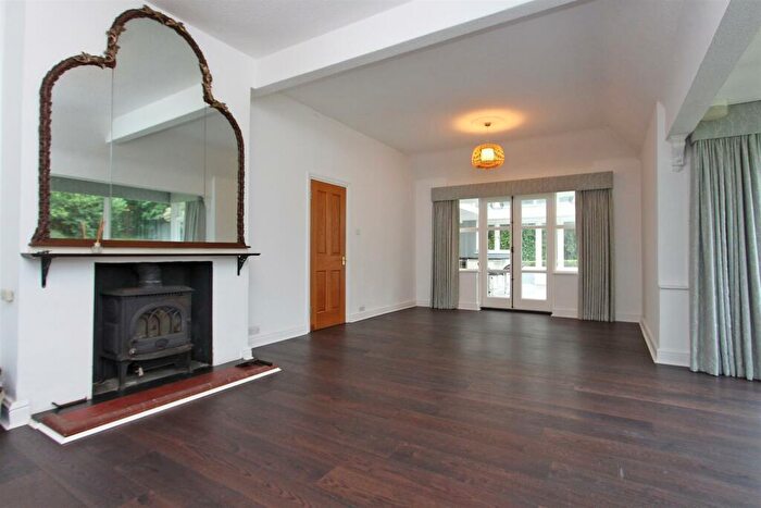 4 Bedroom House To Rent In Tilley Lane, Headley, Epsom, KT18