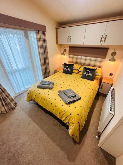 2 Bedroom Caravan For Sale In Perowne Way, Sandown, PO36