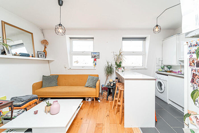 1 Bedroom Flat To Rent In Chatsworth Road, London, E5