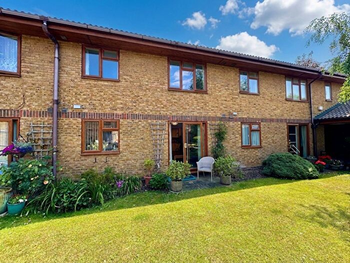 1 Bedroom Flat For Sale In Outwood Common Road, Billericay, CM11