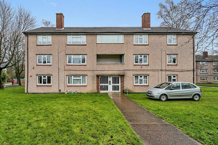 2 Bedroom Apartment For Sale In Frobisher Road, St. Albans, AL1