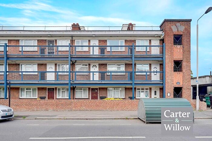 1 Bedroom Flat To Rent In Essex Mansions, Essex Road South, London, E11