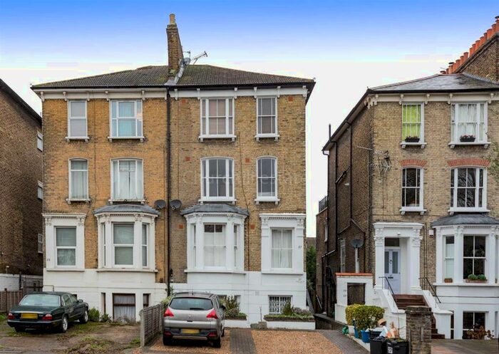 2 Bedroom Flat To Rent In Grosvenor Road, London, E11