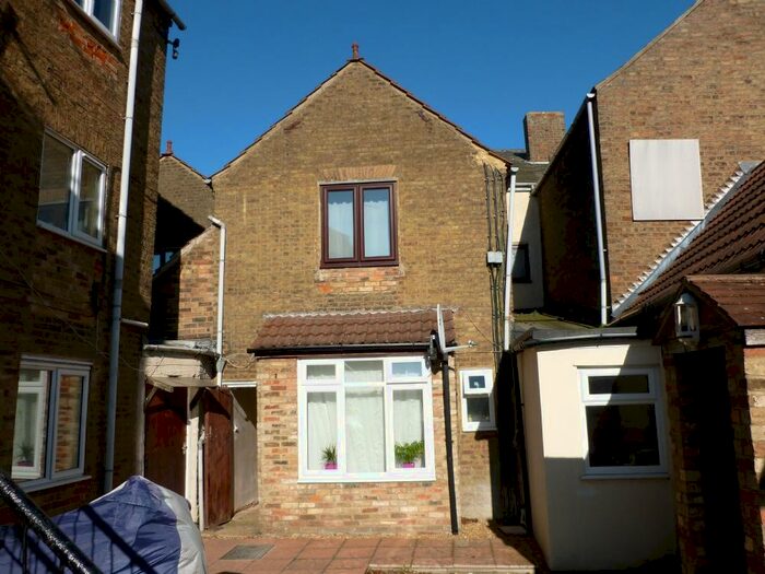 Flat To Rent In High Street, Chatteris, PE16
