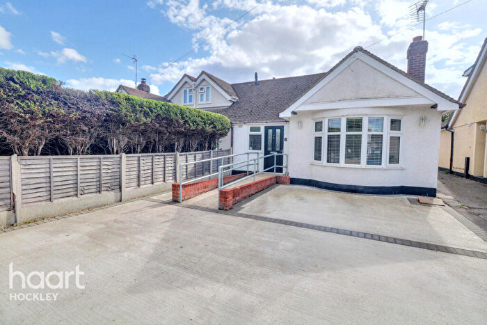 2 Bedroom Semi-Detached Bungalow For Sale In Cornhill Avenue, Hockley, SS5