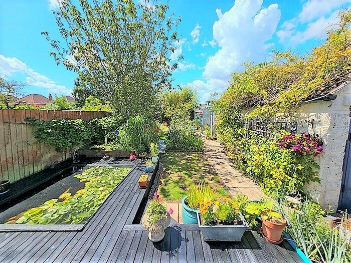 2 Bedroom Detached Bungalow For Sale In Bright Road, Oakdale, Poole, BH15