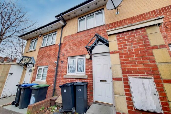 3 Bedroom Property To Rent In Pentland Close, London, N9
