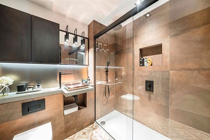 2 Bedroom Flat For Sale In Exchange Gardens, Vauxhall, SW8