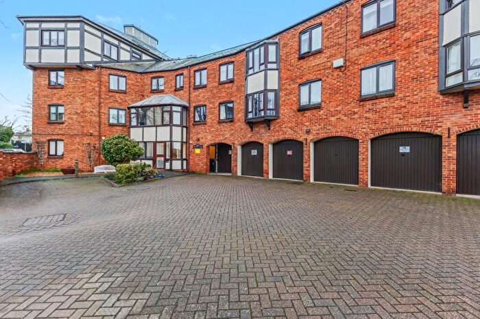 2 Bedroom Flat For Sale In Warwick Road, Stratford-Upon-Avon, CV37