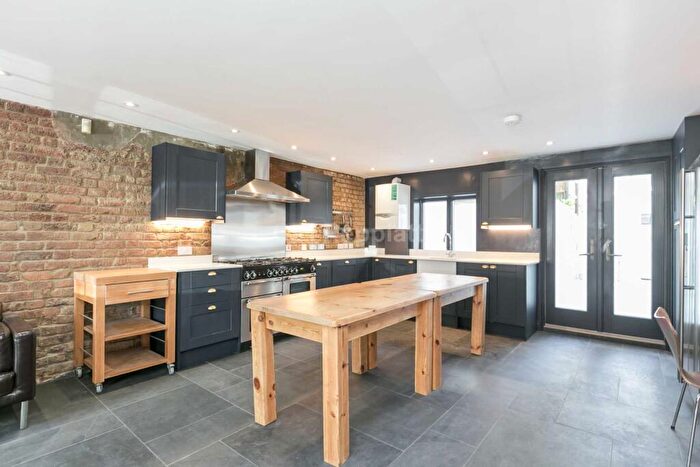 5 Bedroom Apartment To Rent In Hanley Road, Finsbury Park, N4